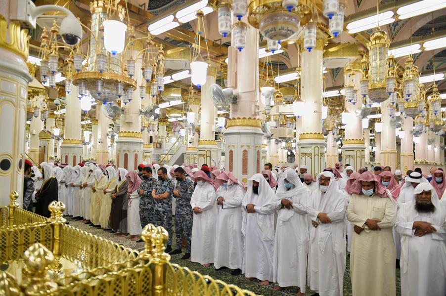 إقامة أول صلاة تراويح بالمسجد الحرام والمسجد النبوي بعد جائحة 