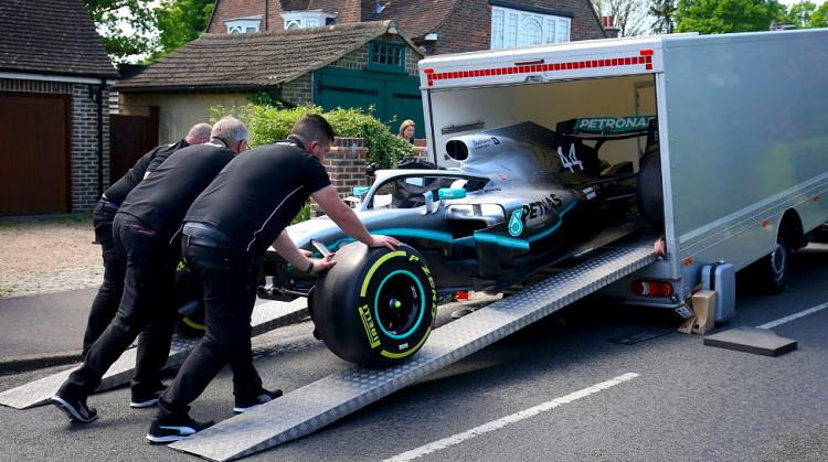 سيارة سيارة