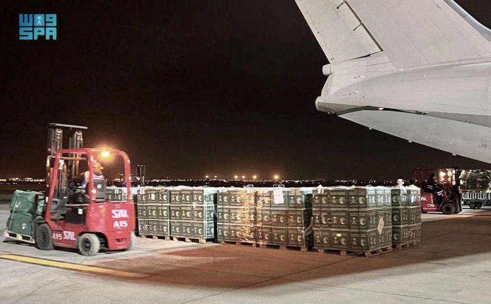 مغادرة طائرتين إغاثيتين تمثلان أولى طلائع الجسر الإغاثي السعودي لدعم الشعب الأفغاني