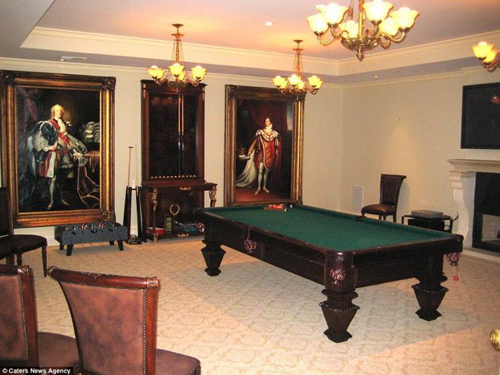 بالصور: عرض قصر فخم على شكل جيتار للبيع في أمريكا بالصور: عرض قصر فخم على شكل جيتار للبيع في أمريكا