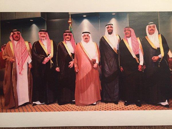  خالد بن طلال يحتفل بزفاف نجله ويؤدي عرضة السامري