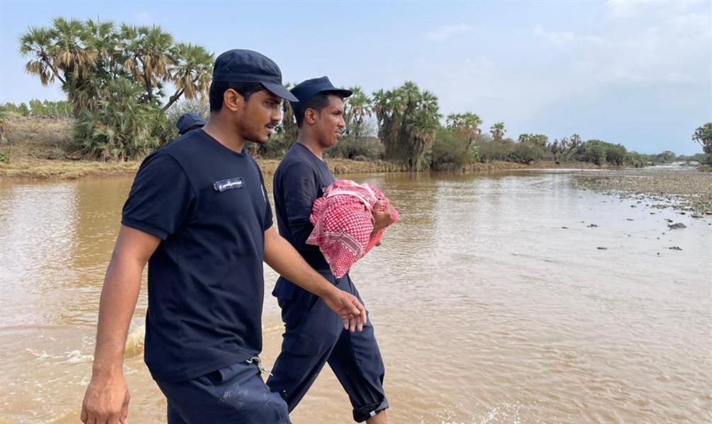 أمير جازان يوجه بتكثيف عمليات البحث عن مفقودي السيول