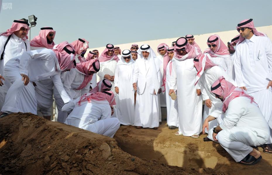 الصلاة على الأمير سعد الفيصل بالمسجد الحرام ودفن جثمانه بمقبرة العدل - صور الصلاة على الأمير سعد الفيصل بالمسجد الحرام ودفن جثمانه بمقبرة العدل - صور