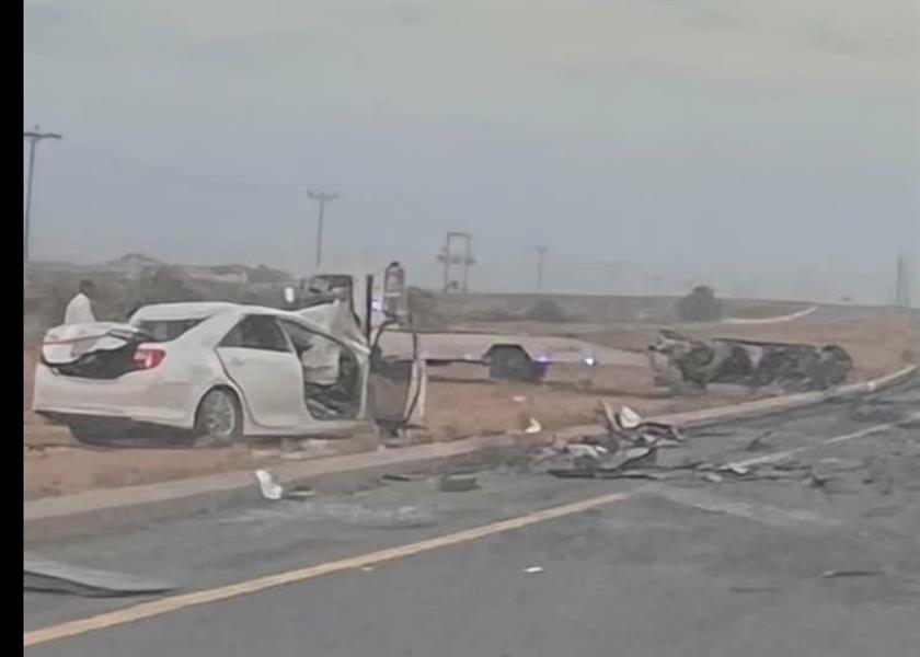 مصرع 6 بينهم 5 من عائلة واحدة نتيجة تصادم مركبتين في أبوعريش  