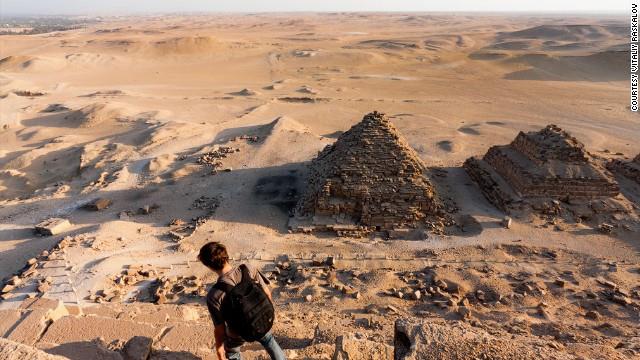 صورة ملتقطة من اعلى قمة في الاهرامات المصرية