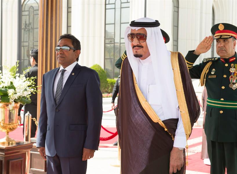 بالفيديو والصور.. خادم الحرمين يستقبل رئيس جمهورية المالديف ويقيم له مأدبة غداء