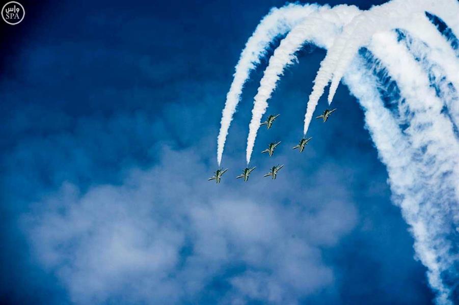 لقطات مميزة من العرض العسكري الختامي لتمرين رعد الشمال