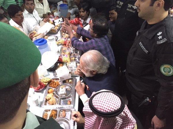 رئيس وزراء الهند يتناول الطعام مع الجالية الهندية بالرياض