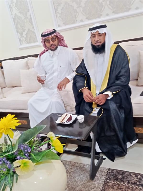 مواطن يزوّج سائقه الباكستاني من فتاة فلبينية أشهرت إسلامها مواطن يزوّج سائقه الباكستاني من فتاة فلبينية أشهرت إسلامها