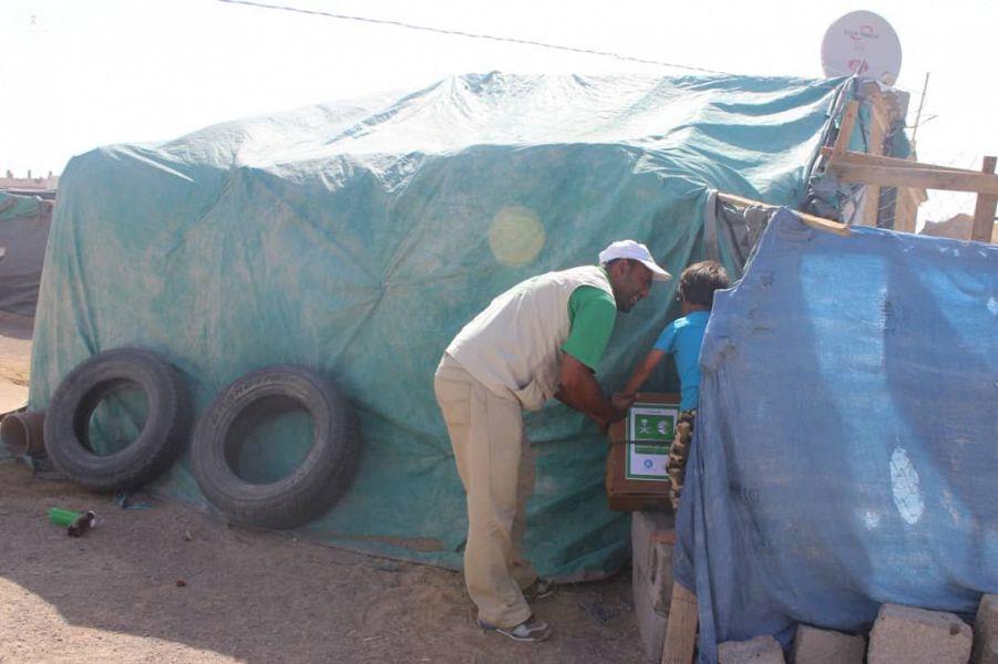 مركز الملك سلمان للإغاثة يوزع 9000 كرتون من اللحوم للنازحين في مديريتي مأرب والوادي بمحافظة مأرب مركز الملك سلمان للإغاثة يوزع 9000 كرتون من اللحوم للنازحين في مديريتي مأرب والوادي بمحافظة مأرب