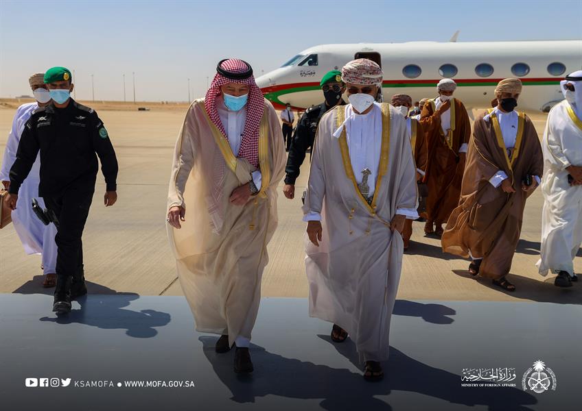 وزير الخارجية العماني يصل إلى الرياض وزير الخارجية العماني يصل إلى الرياض