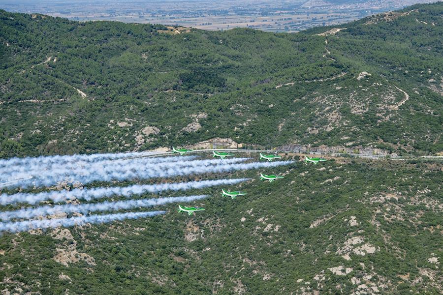 الصقور السعودية تبهر المجريين بعرض جوي رائع في سماء بودابست