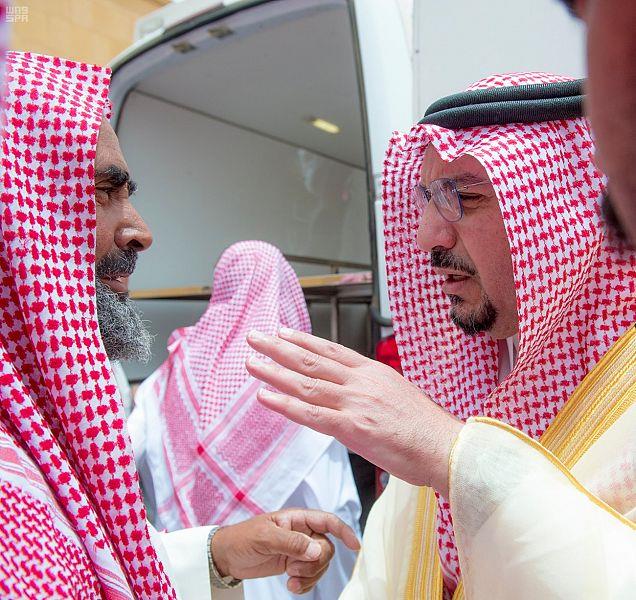 أمير القصيم يؤدي صلاة الميت على شهيد الواجب المظيبري