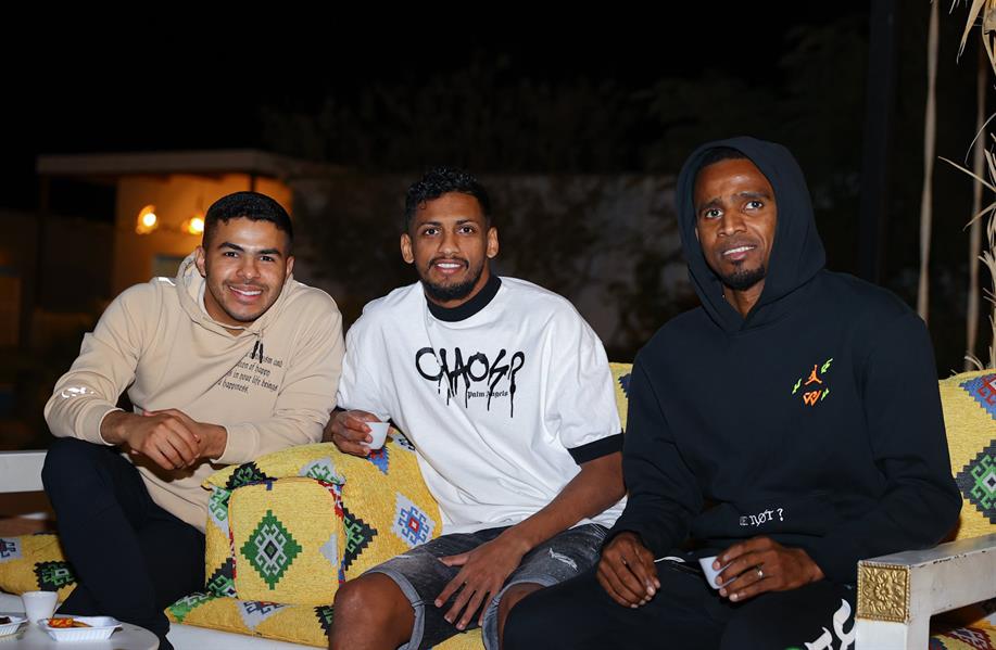 لاعبو لاعبو