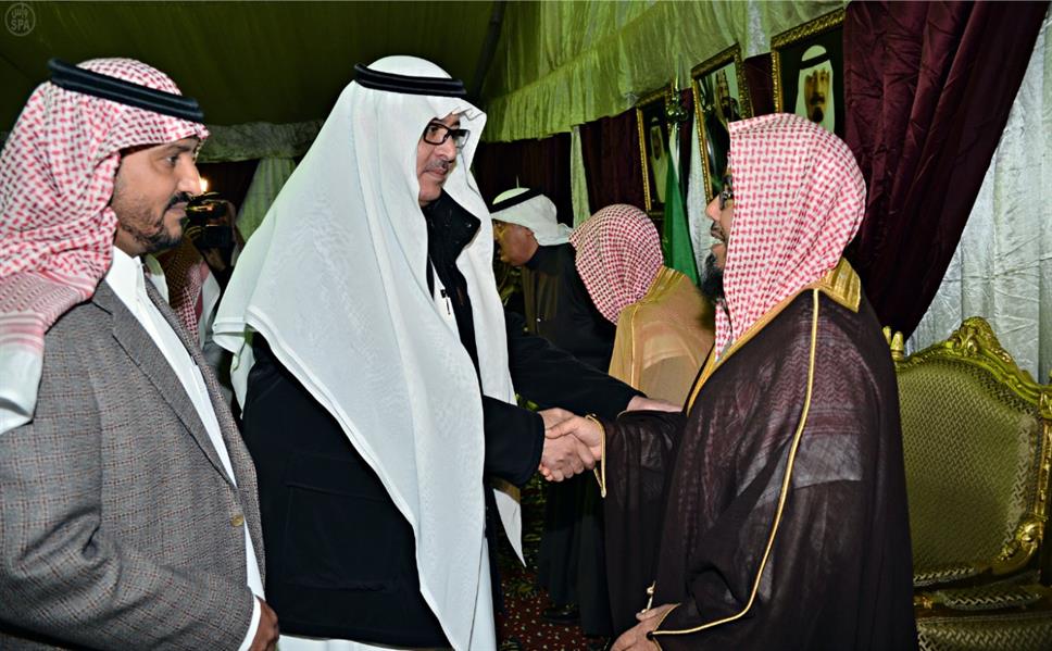 مفتي عام المملكة وأصحاب الفضيلة العلماء والمشايخ يطمئنون على صحة الملك