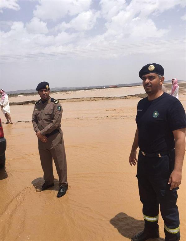 رجال الدفاع المدني رجال الدفاع المدني