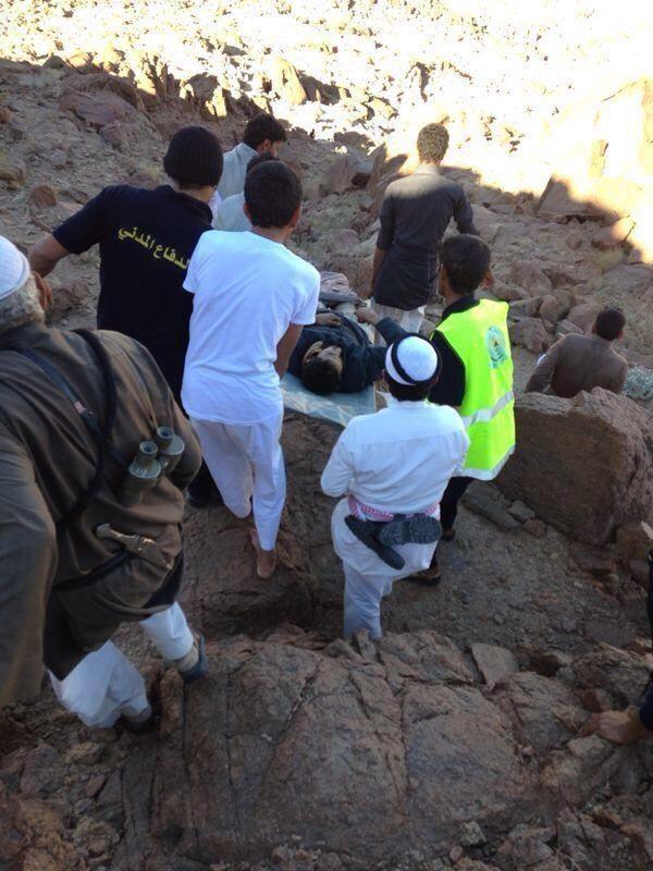سقوط شاب من جبل
