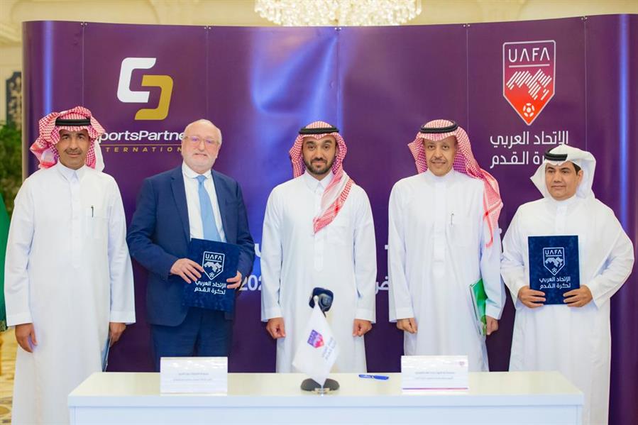 رسميًا.. الاتحاد العربي لكرة القدم يوقع عقد بطولة الأندية العربية (فيديو وصور)