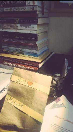 طالبة جامعية تقدم دروساً خصوصية مجانية لطلاب الأحياء الفقيرة بالخبر