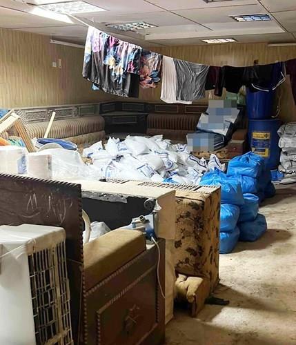 الإطاحة بعسكري يعمل بـ