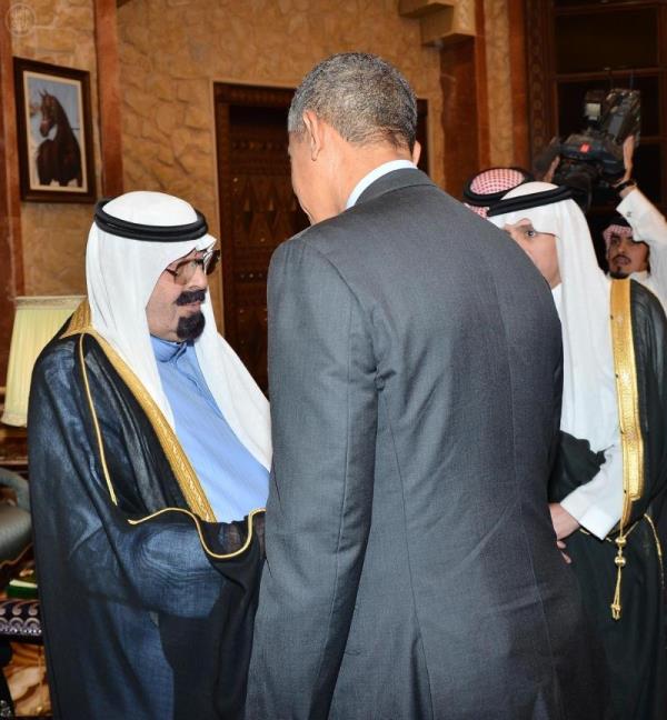 خادم الحرمين يستقبل الرئيس الأمريكي في روضة خريم