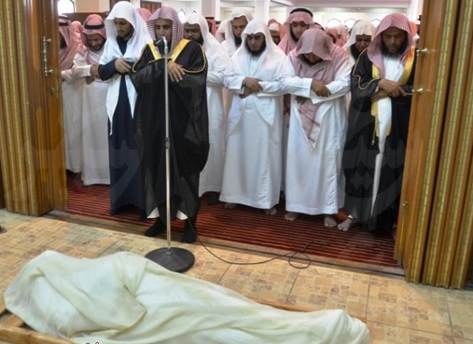  جموع كبيرة تشيّع الداعية الشهراني بأبها