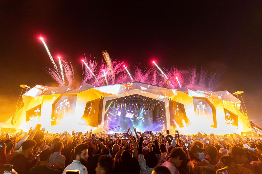 مدل بيست يسعد الجماهير بحفلات موسيقية وغنائية على مدار يومين في جدة (صور)