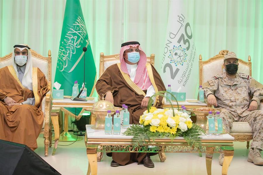 محافظ حفر الباطن يزف 50 عريسا في حفل زواج جماعي