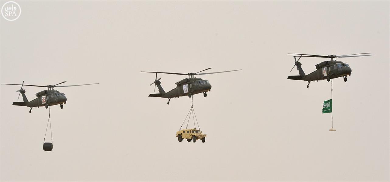 لقطات مميزة من العرض العسكري الختامي لتمرين رعد الشمال