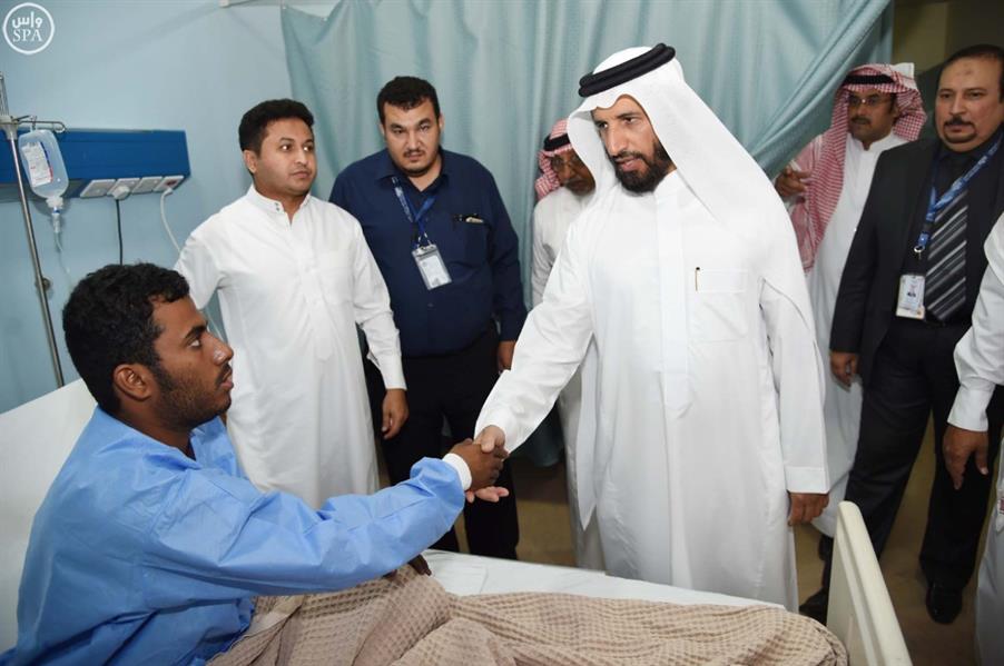 بالصور.. وكيل إمارة منطقة جازان يقف على حادث حريق مستشفى جازان العام ويزور المصابين بالصور.. وكيل إمارة منطقة جازان يقف على حادث حريق مستشفى جازان العام ويزور المصابين