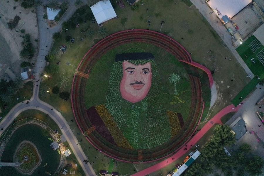 محافظ الأحساء يدشن كرنفال الزهور الرابع محافظ الأحساء يدشن كرنفال الزهور الرابع