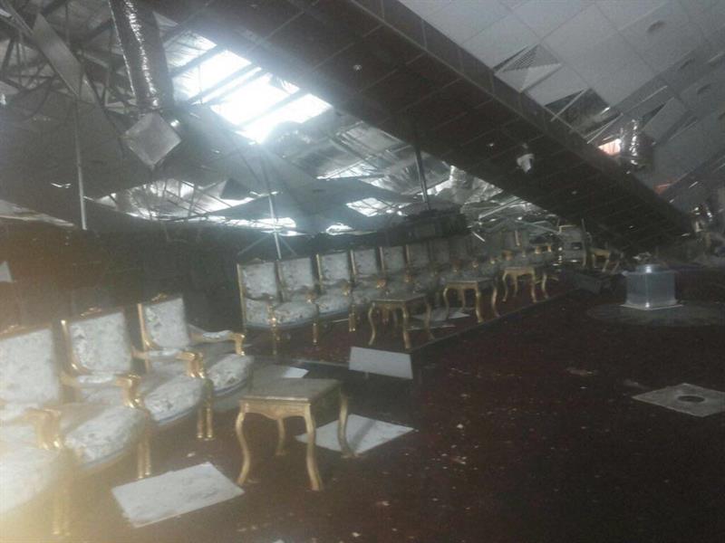  الأمطار تغمر الشوارع وتغرق المطار وتسقِط مسرح الجامعة في جازان