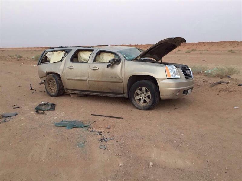 بالفيديو والصور.. سائق ينشغل بالتصوير ويصدم سيارة بسرعة 200 كم/ساعة ويتسبب في انقلابها بالفيديو والصور.. سائق ينشغل بالتصوير ويصدم سيارة بسرعة 200 كم/ساعة ويتسبب في انقلابها