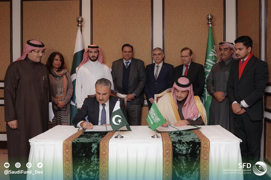 الصندوق السعودي للتنمية يدعم مشتقات باكستان النفطية بمليار دولار