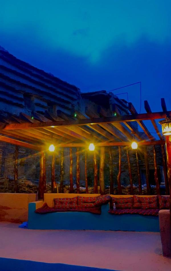 مواطن يتكفل بترميم أحد قصور الدولة السعودية الأولى على نفقته (صور) 