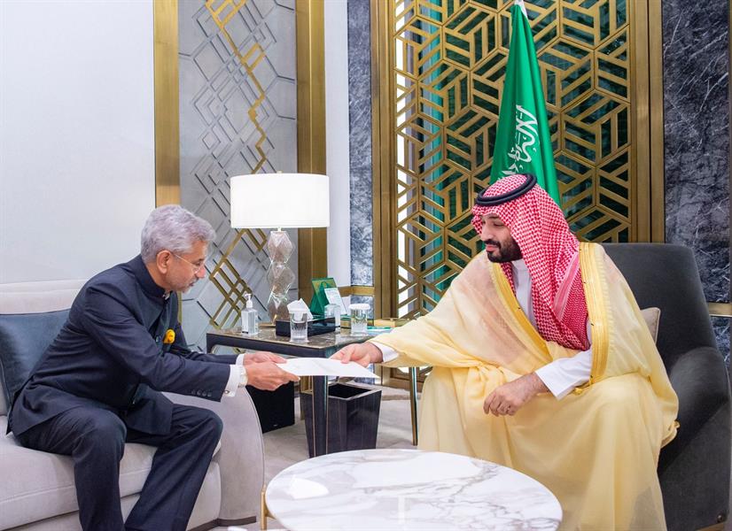 ولي العهد يتسلم رسالة خطية من رئيس وزراء الهند