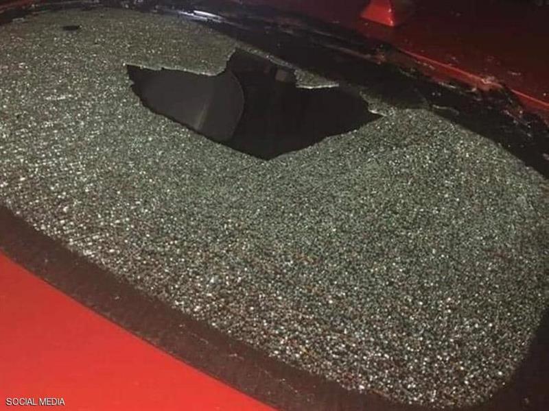 صور.. فتاة تحطم زجاج 15 سيارة في إربد بالأردن