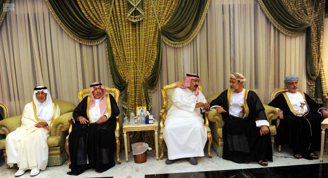 أبناء الأمير مشعل بن عبدالعزيز يستقبلون المعزين من داخل المملكة وخارجها
