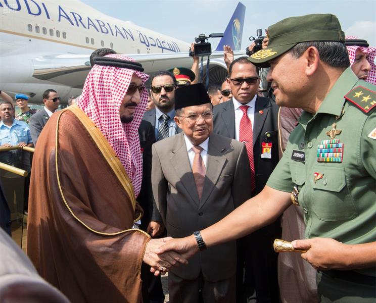 الملك سلمان يغادر اندونيسيا
