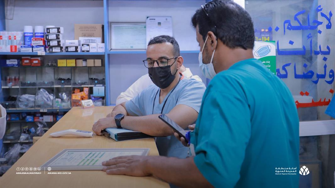 إغلاق مجمعين لقطع غيار وزينة السيارات بالمدينة لمخالفتهما الإجراءات الاحترازية  