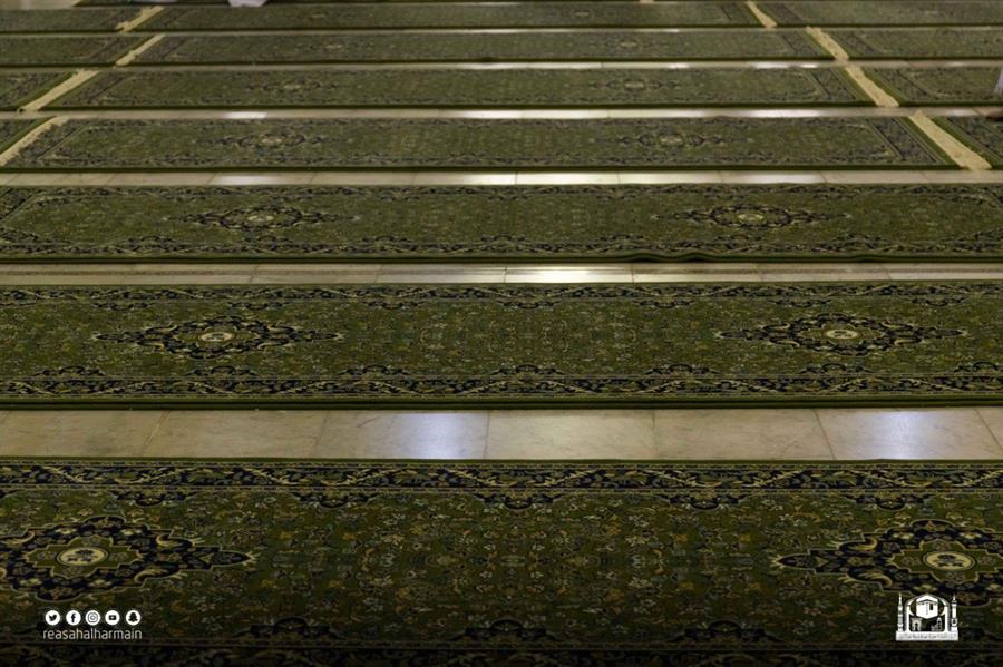 فرش 25 ألف سجادة فاخرة جديدة بالمسجد الحرام استقبالاً لشهر رمضان فرش 25 ألف سجادة فاخرة جديدة بالمسجد الحرام استقبالاً لشهر رمضان