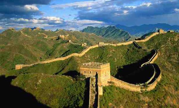 قرويون يبيعون حجارة من سور الصين العظيم وسط تحذيرات باختفائه