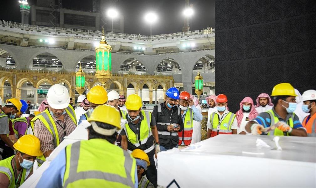 رفع الحواجز الوقائية حول الكعبة المشرفة