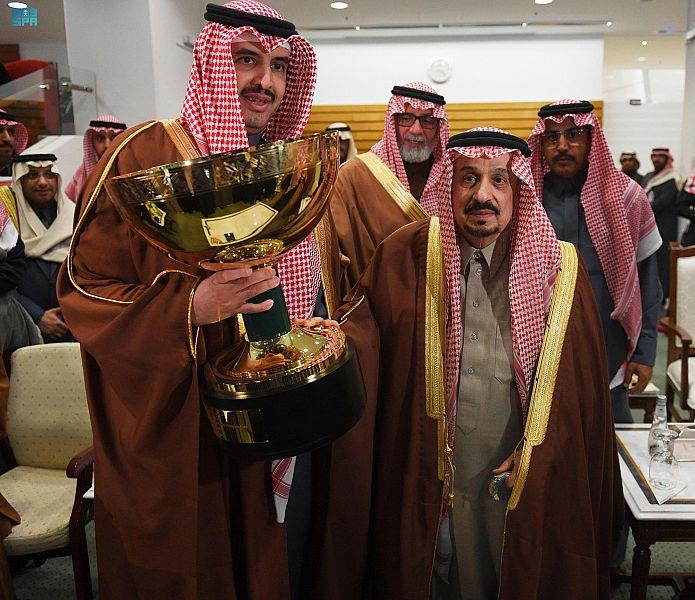 أمير الرياض يتوج الفائزين بكأسَيْ خادم الحرمين والخيالة 
