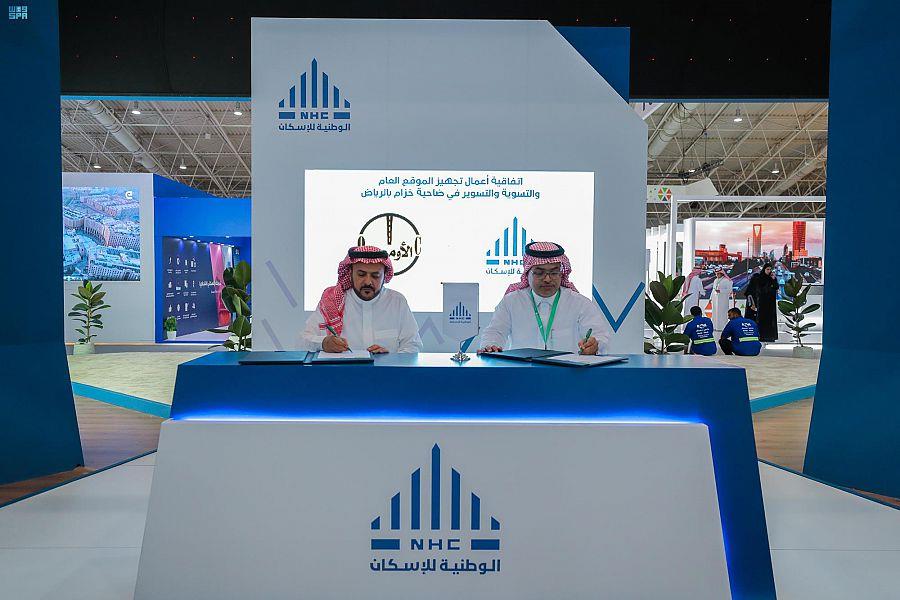 خلال توقيع الاتفاقيات