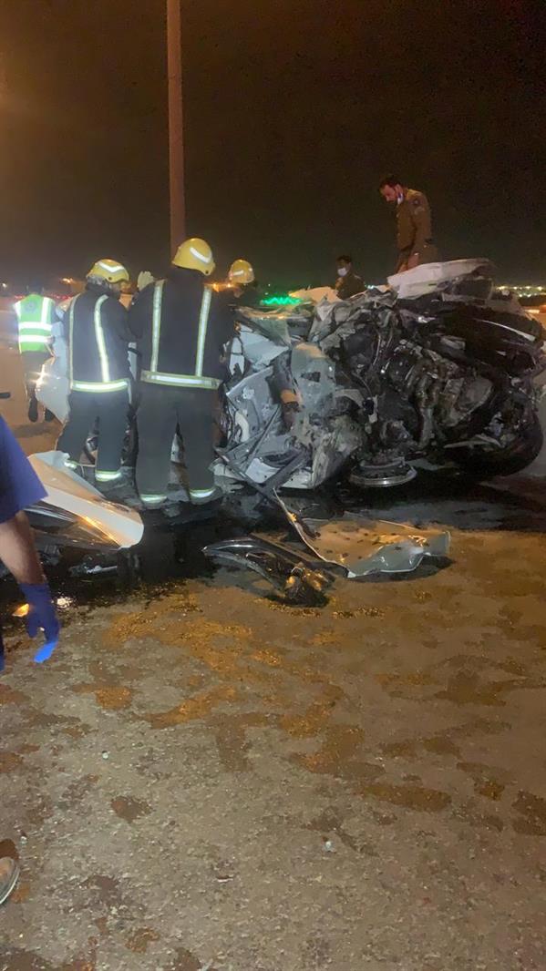 وفاتان وإصابتان في حـادِث مروري مروع على طريق الساحل بجدة وفاتان وإصابتان في حـادِث مروري مروع على طريق الساحل بجدة
