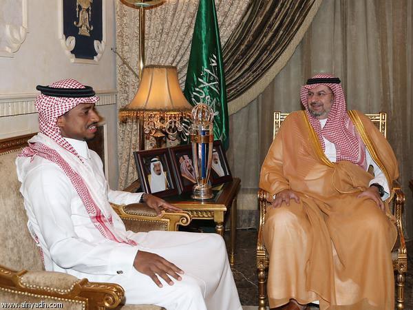 عبدالله بن مساعد يستقبل أفضل لاعب في آسيا