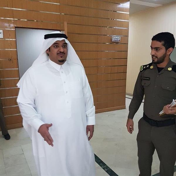 شاهد.. أمير الرياض بالنيابة يقوم بزيارة مفاجئة لمركز شرطة الملز