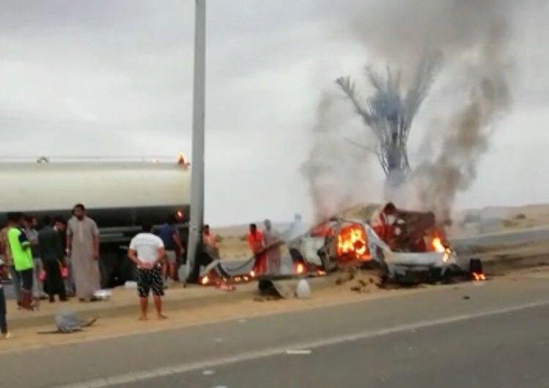 تفحم شقيقتين وإصابة سائق جراء اصطدام المركبة التي تقلهم بعمود إنارة واحتراقها بالكامل