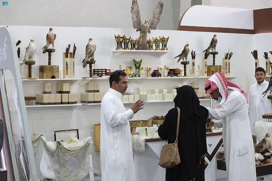 تعرّف على مراحل التحنيط في معرض الصقور والصيد السعودي الدولي بالرياض 
